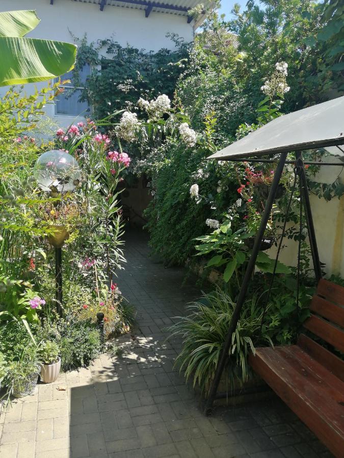 Magnoliia Hotel Sukhumi Bagian luar foto