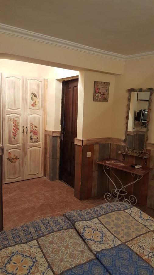 Magnoliia Hotel Sukhumi Bagian luar foto