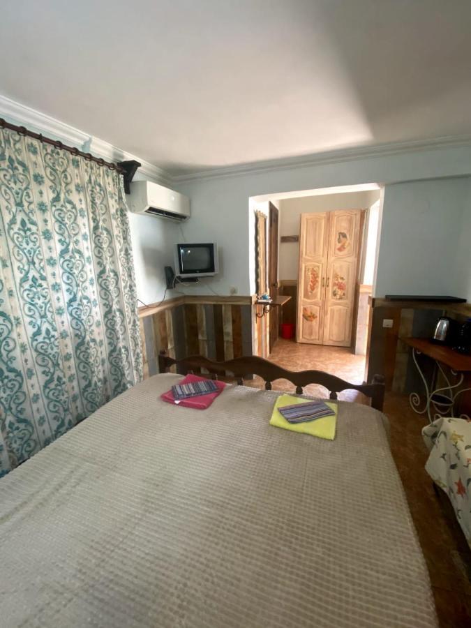 Magnoliia Hotel Sukhumi Bagian luar foto