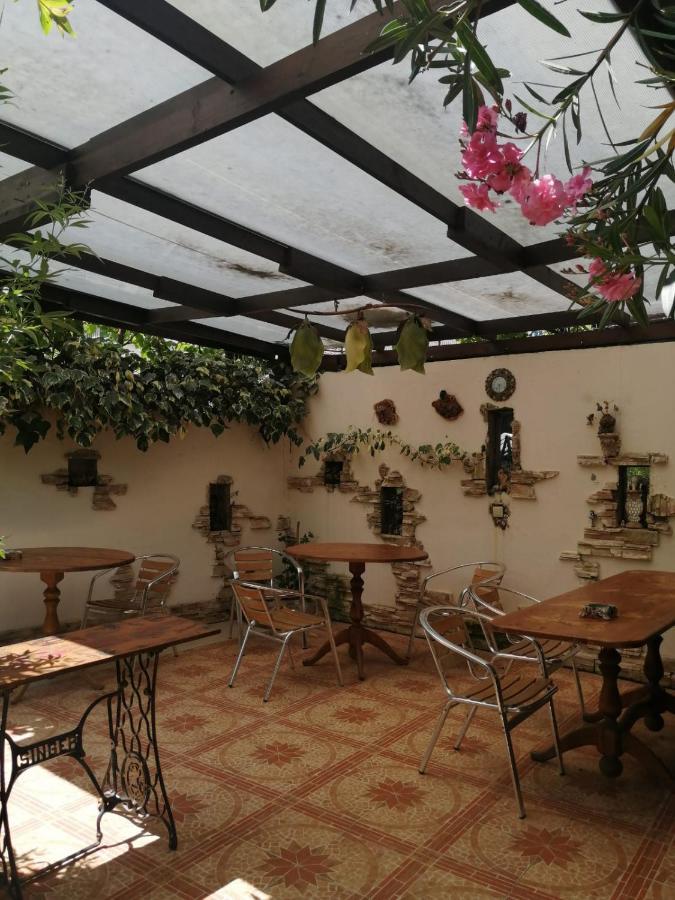 Magnoliia Hotel Sukhumi Bagian luar foto