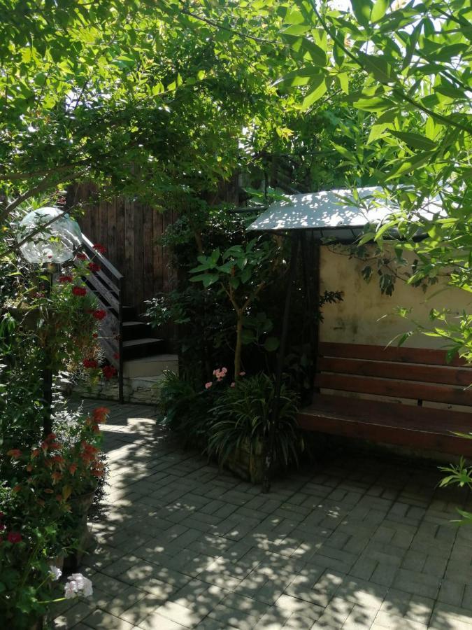 Magnoliia Hotel Sukhumi Bagian luar foto