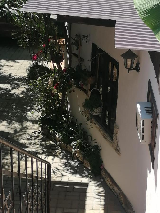 Magnoliia Hotel Sukhumi Bagian luar foto