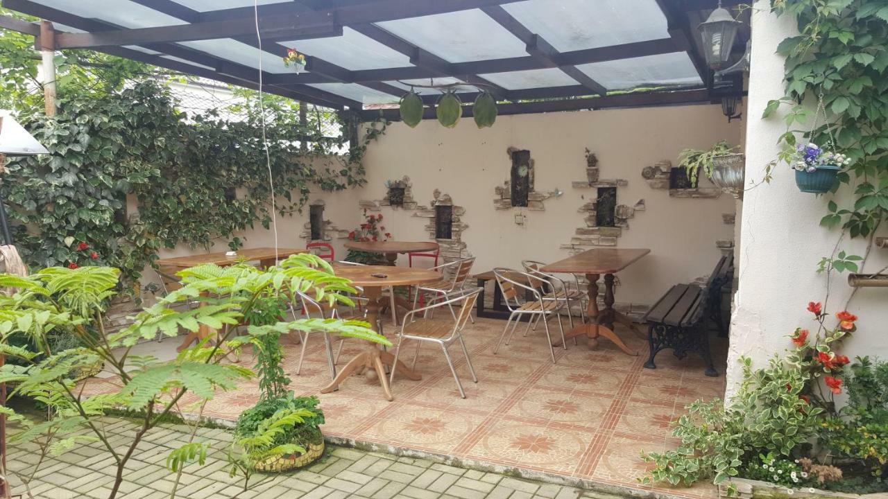 Magnoliia Hotel Sukhumi Bagian luar foto