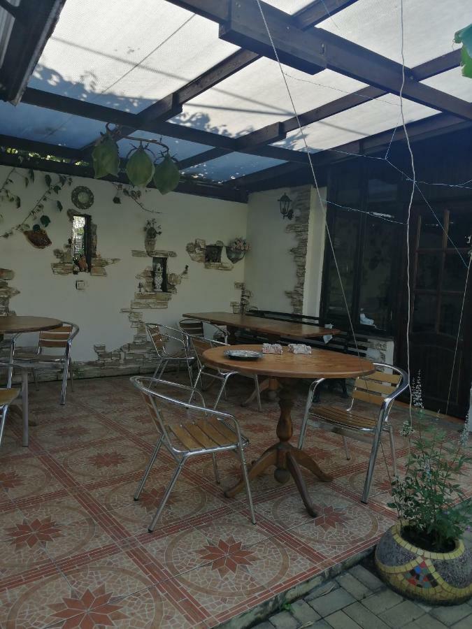 Magnoliia Hotel Sukhumi Bagian luar foto